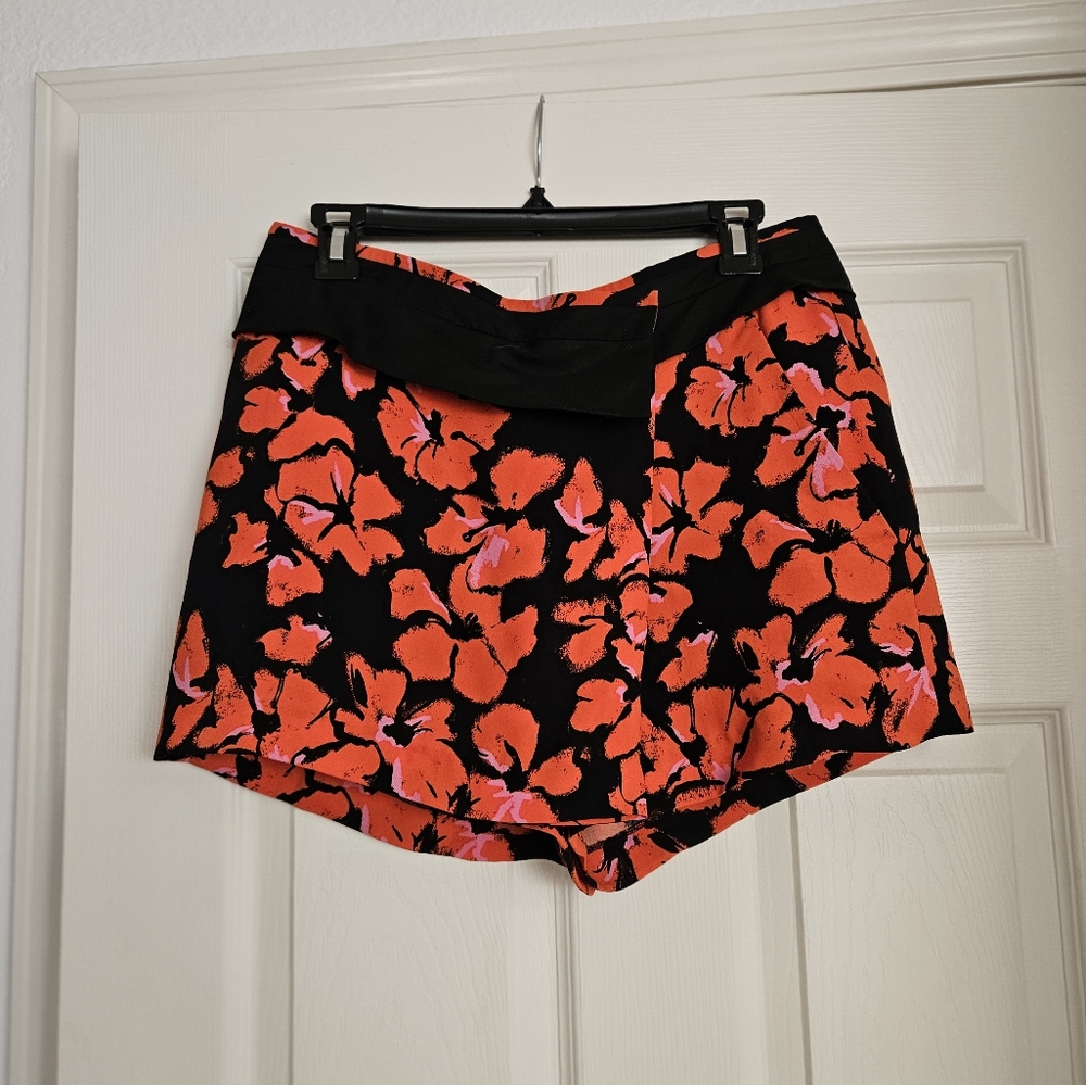 A.L.C. 100% Silk Floral Women's Shorts - Black and Red Size 6
